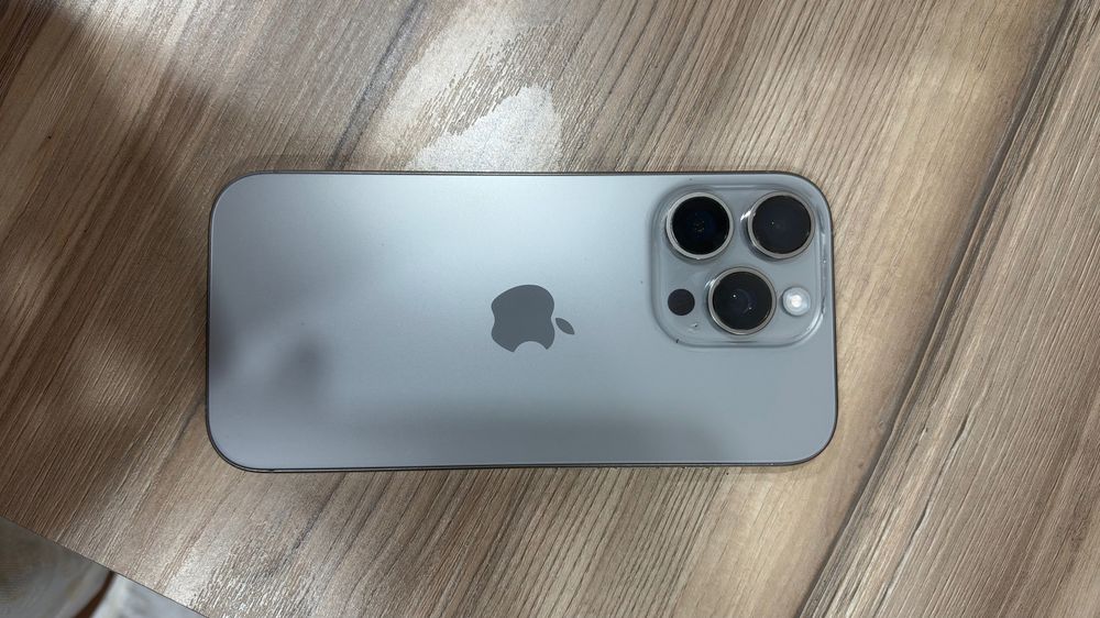 iPhone 16 pro продам телефон