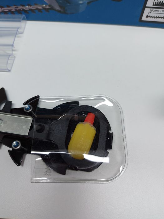 ПРОМОЦИЯ.Акумулаторна ножица за трева и храсти Makita DUM111Z