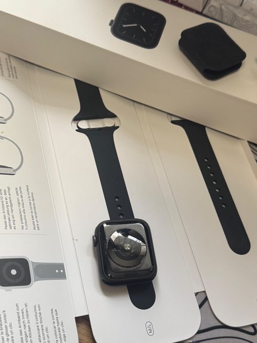 Продам Apple Watch. Серия 5 44mm.