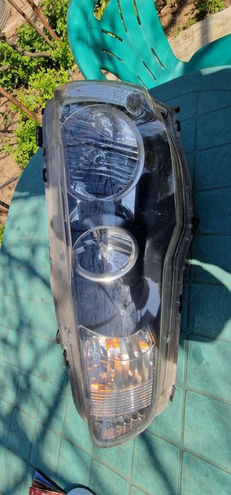 Vând far stânga   mitsubishi lancer 1.5 benzina 2008