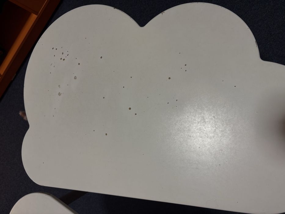 Стол и шкаф для игрушек