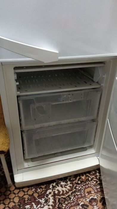 Продается холодильник indesit