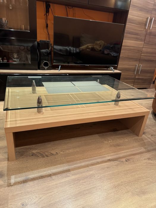 Холна маса със стъкло