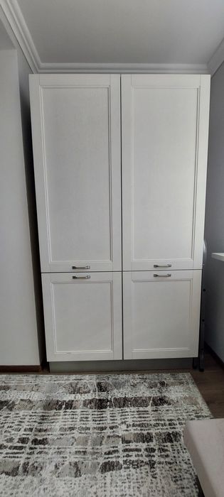 Тумбаы, шкаф, зеркало