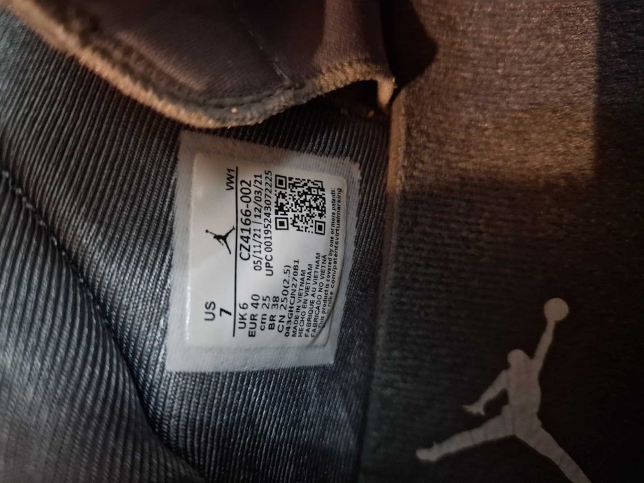 Nike Jordan Max Aura 2 – оригинални, номер 40, сиви