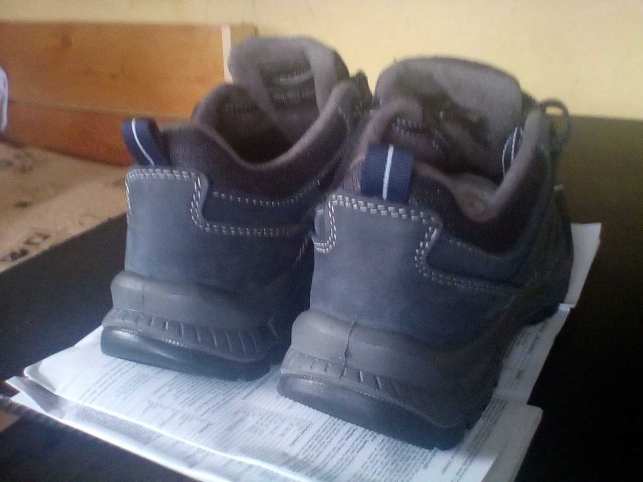 Продава маратонки 38  ном., само пробвани