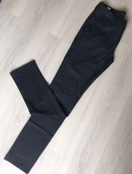 Vând pantaloni office/clasici (M)superbi.