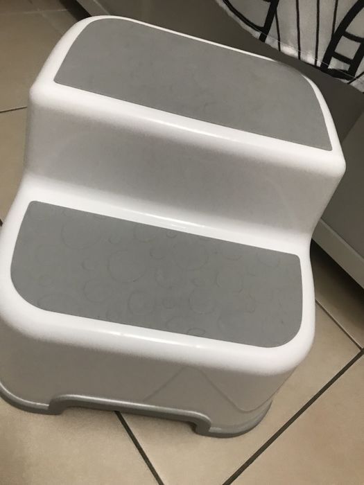 Детский стульчик-подставка и сиденье для унитаза