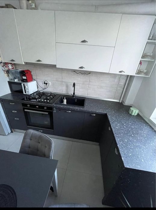 Bucatarie Vând bucătărie, stare foarte bună , este făcută pe comandă.