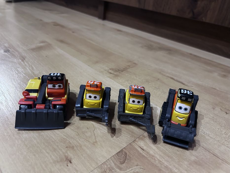 Самолетите и колите Disney cars и  Dusty/ Дъсти от филма Самолетите