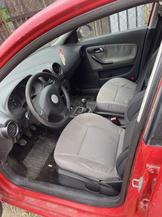 Vand sau dezmembrez. Seat ibiza 2004 1.4 benzina