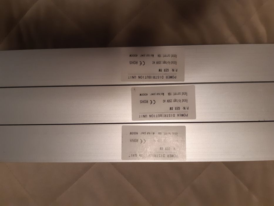 Bara alimentare profesionala PDU rack 19'' din aluminiu, cu 8 prize
