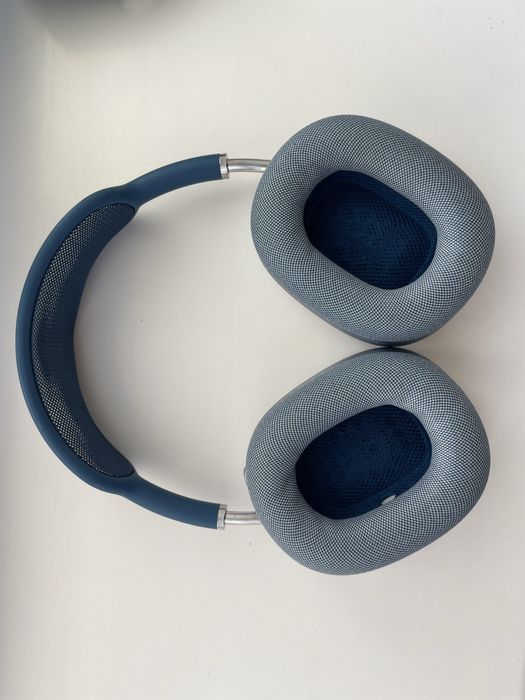 Airpods max 1.