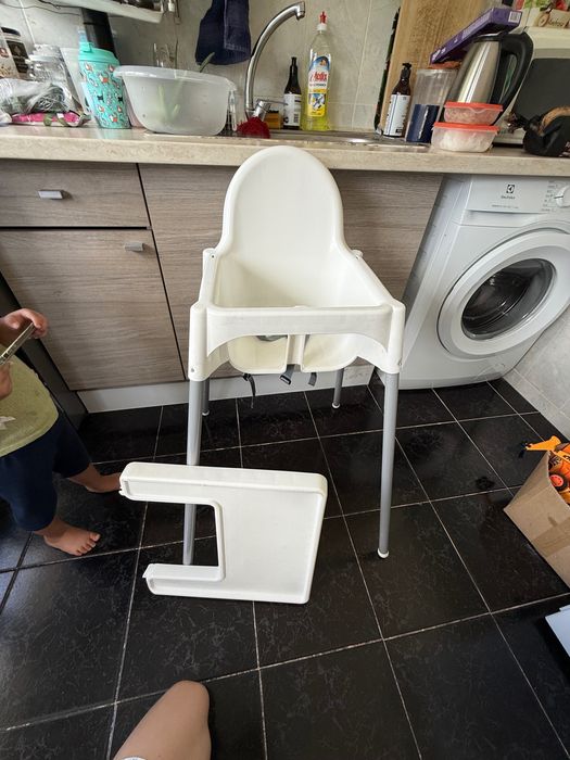 Детско легло, детско столче за хранене IKEA, бебешка вана Lorelli