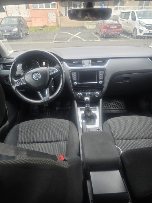 Vand Skoda octavia 3. Sau schimb doar cu cutie automata
