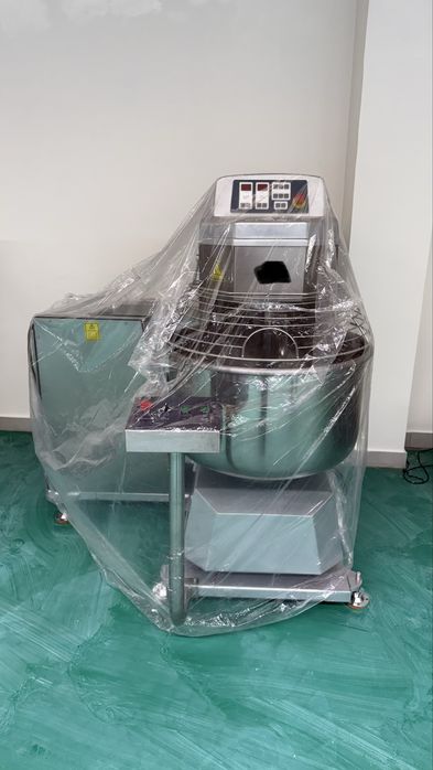 Промишленный тестомес с подвижное чашей 50 кги 75 кг