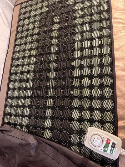 Saltea cu pietre de jad si turmalina