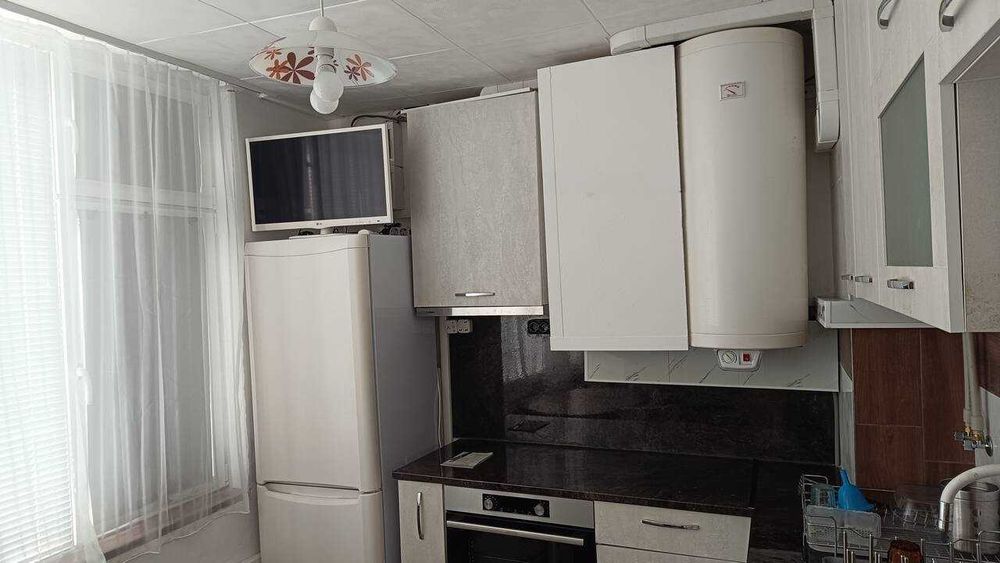 Дава се под наем Тристаен апартамент в Бургас, Лазур - 88 кв.м за 510 € - Снимка #1