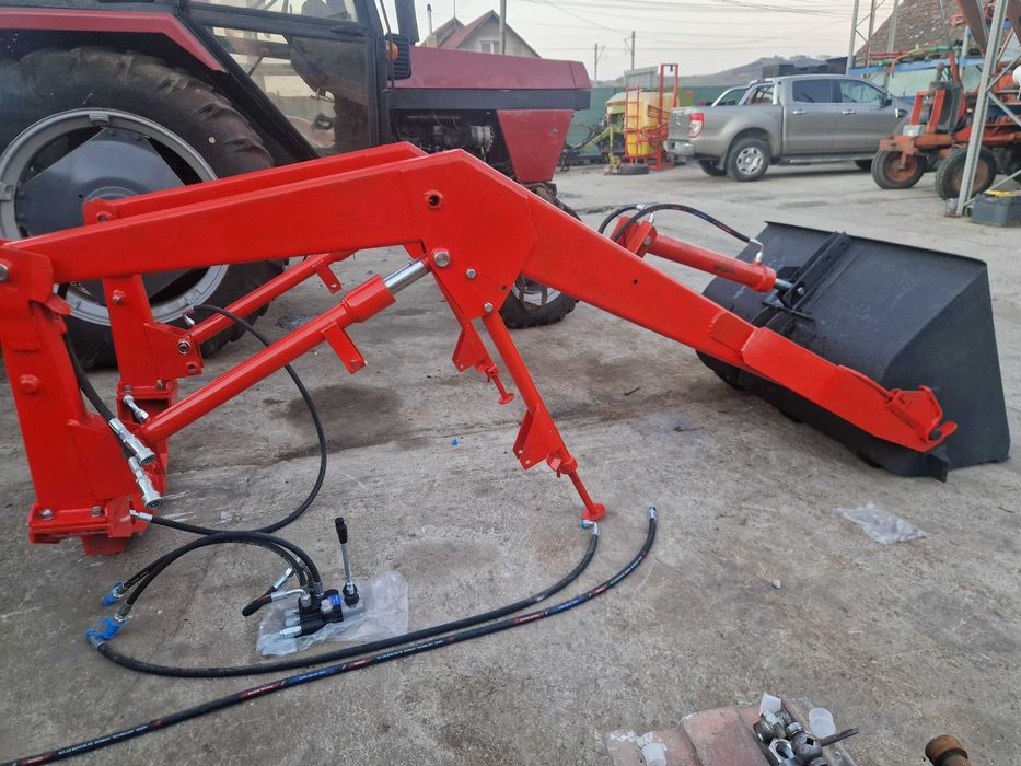 Incarcator frontal pentru tractor U650
