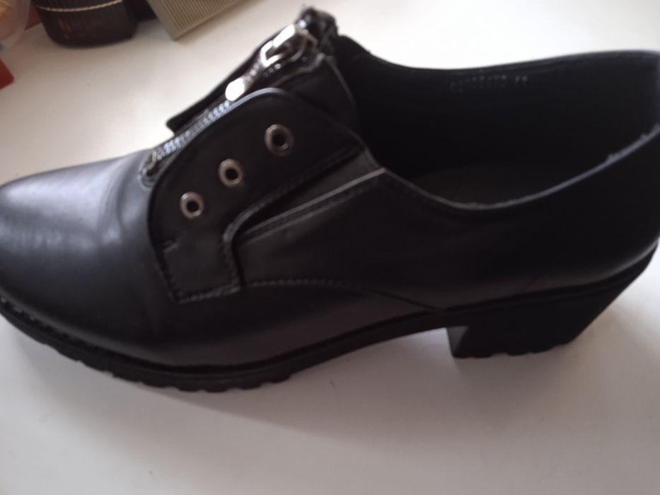 Продам недорого отличные туфли
