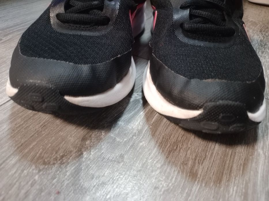 NIKE Revolutoin маратонки  35.5н