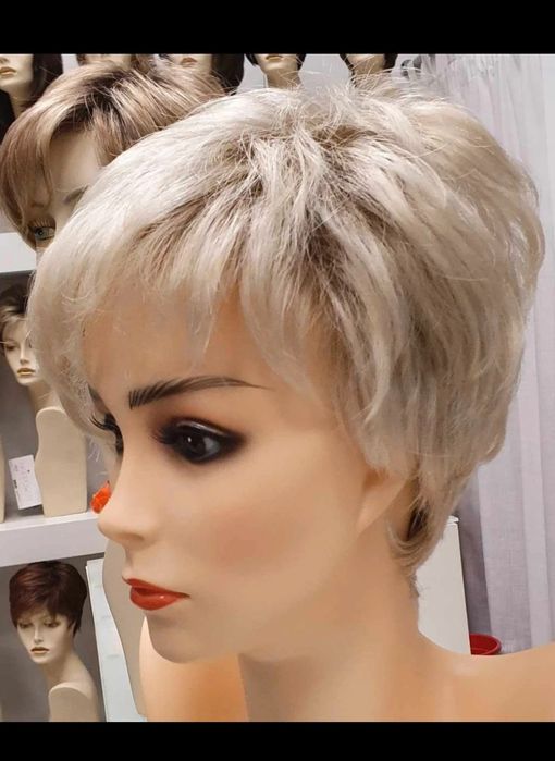 Peruca blonda par scurt