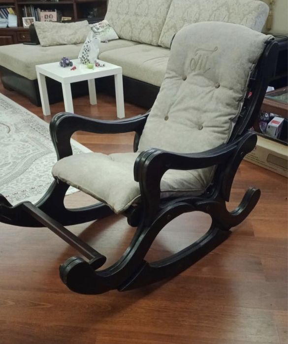 Кресло-качалка из дерева