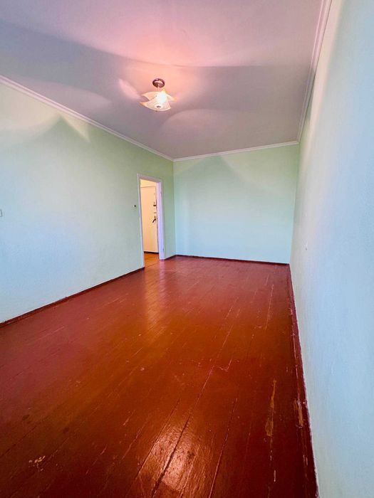 Сотилади!!! 2 - мактаб ёнида 1 - хоналик 2 хона қилинган квартира