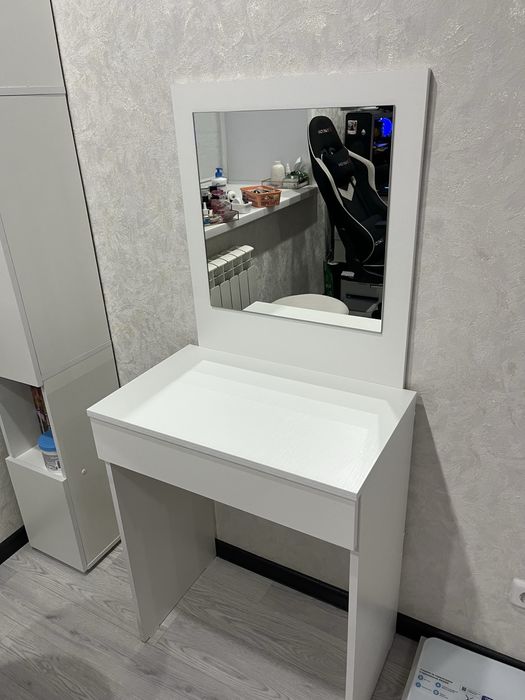 Продам туалетный столик