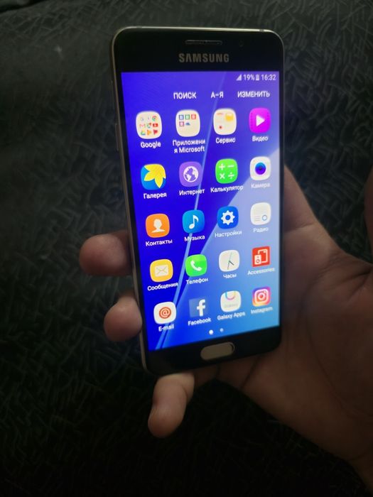Samsung a 3 .2016