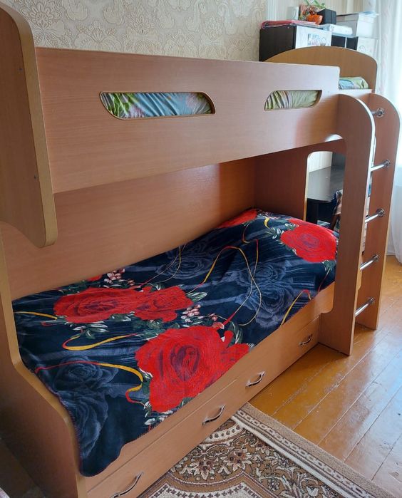Двухярусная кровать.