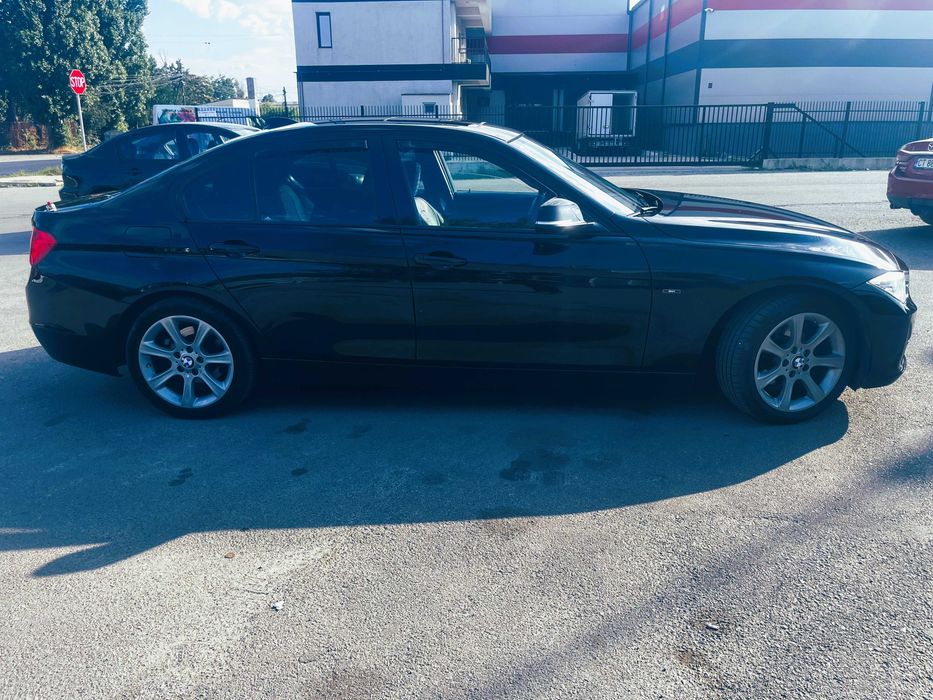 BMW F30 - 318D Navigație  • Apple CarPlay • Cameră Marșarier