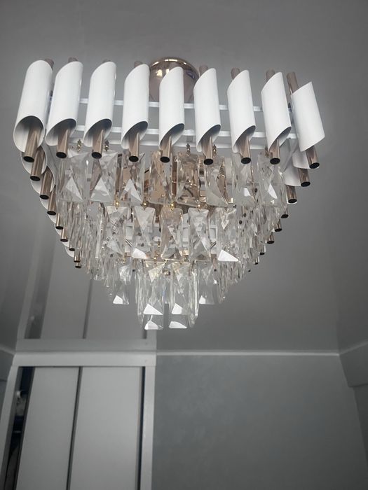 Продам срочно люстру