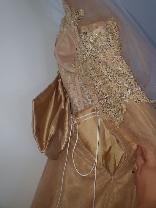 Vând  rochie deosebită