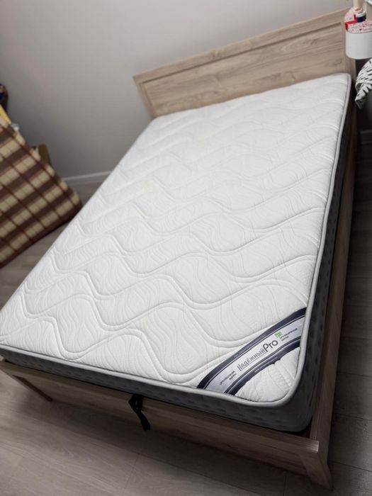 Кровать для спальни