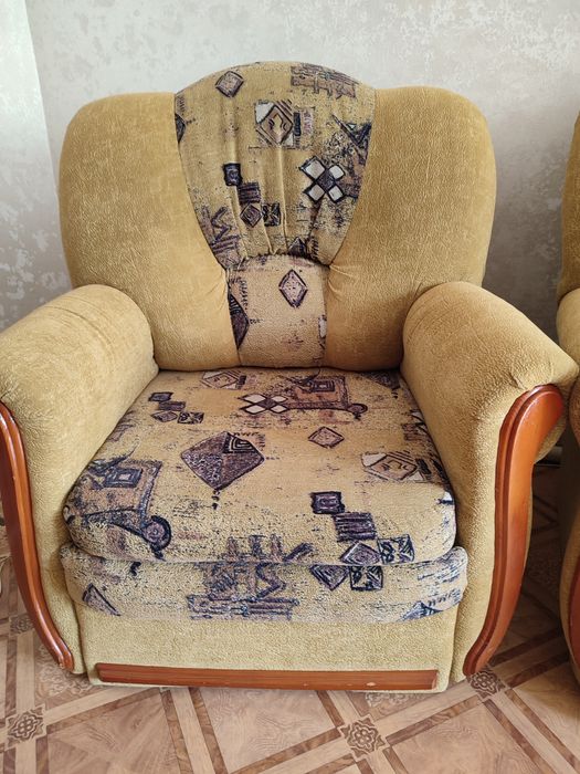 Мягкая мебель : диван и 2 кресла