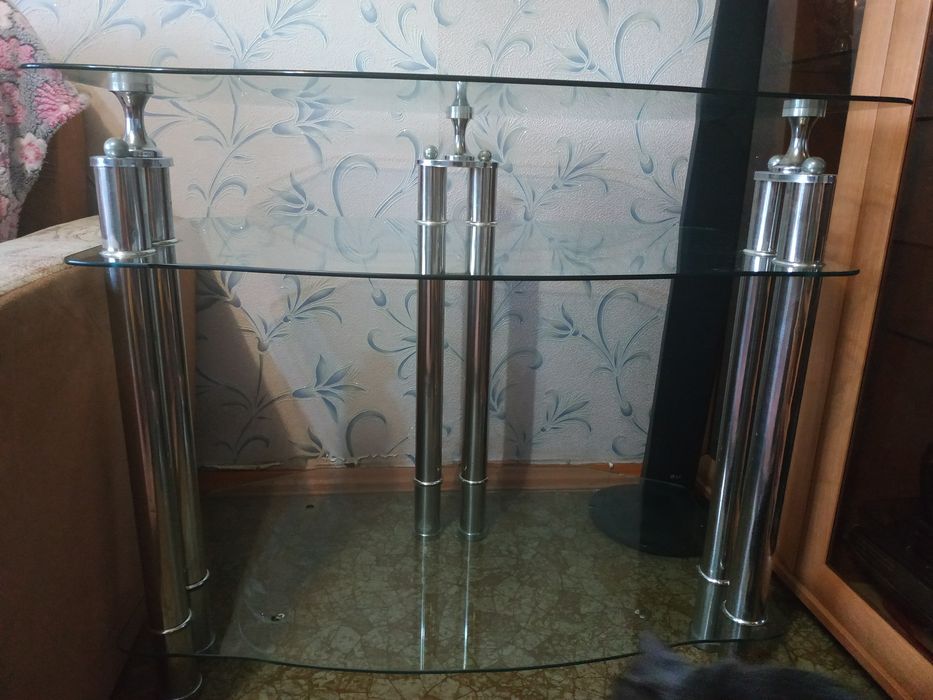 Продам стеклянный стол