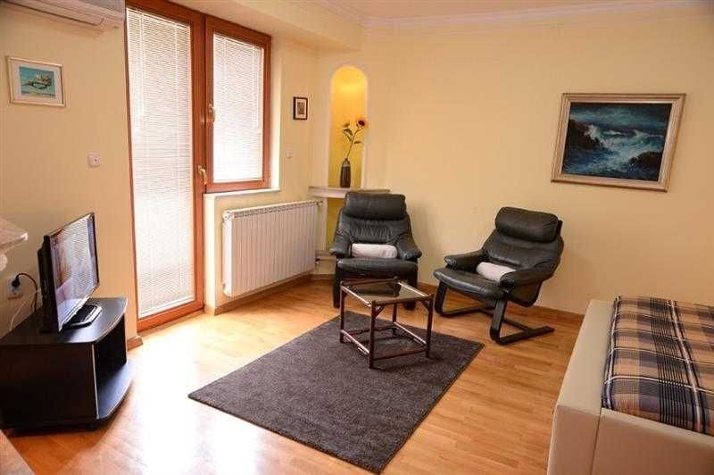 Дава се под наем Едностаен апартамент в Пловдив, Център - 34 кв.м за 153 € - Снимка #4