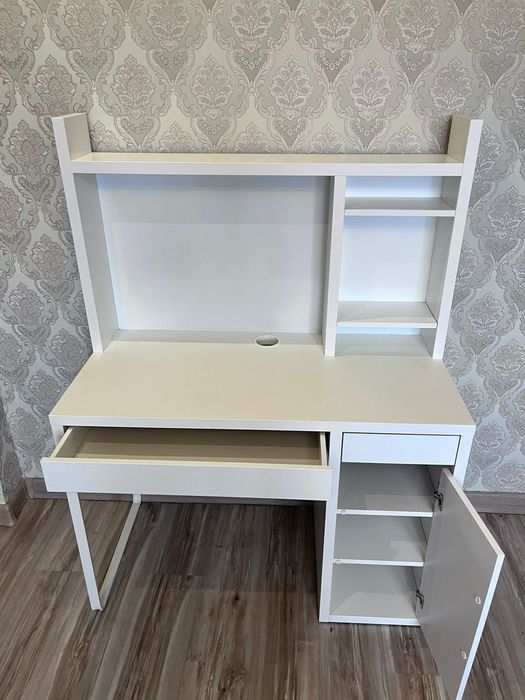 Стол письменный Икеа