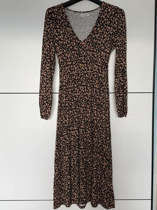 Три рокли с различни десени