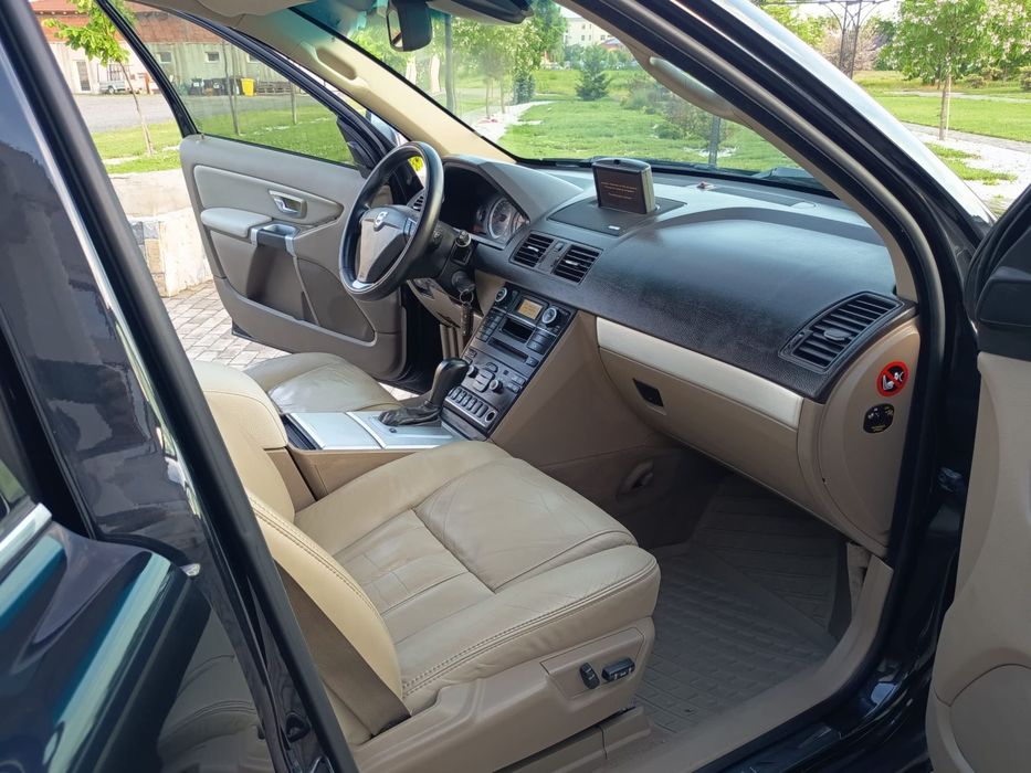 Volvo XC 90 D5 AWD – 2.4 Diesel 224 CP 2012 7 Locuri Finantare Livrare Gratuita