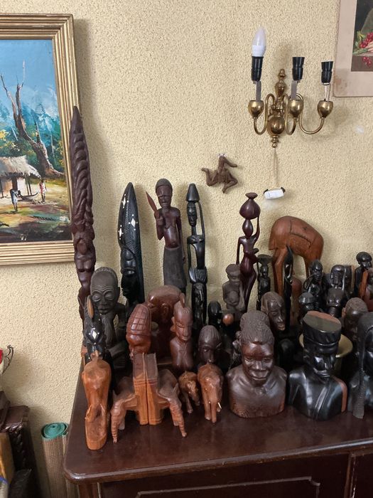 Statuete  și măști africane