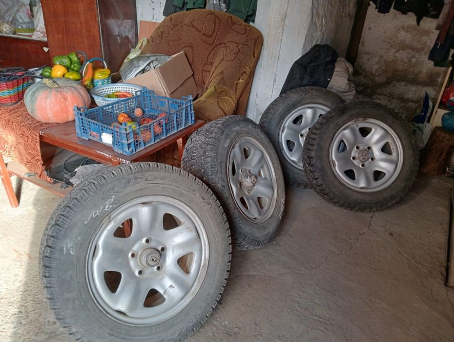 Продам комплект колес