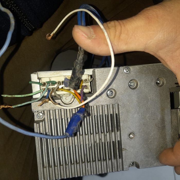 Spark magnitafon sotiladi