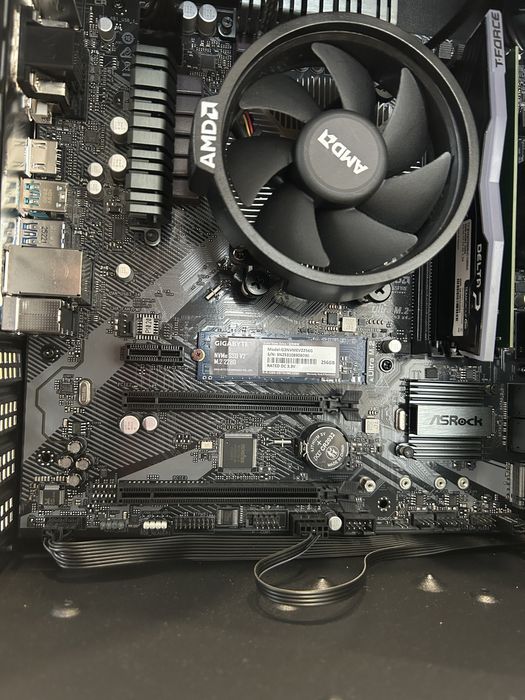 Нов! Много бърз компютър за всекидневна работа и лек гейминг.