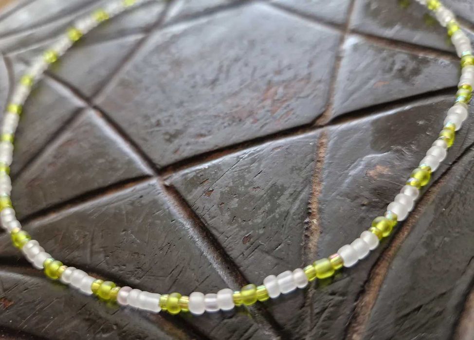 Гривни, гривни за глезен, колиета от мъниста