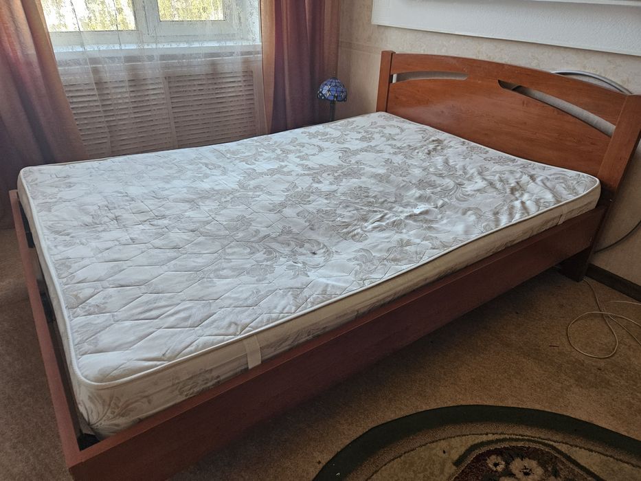 Отдам кровать двуспальную