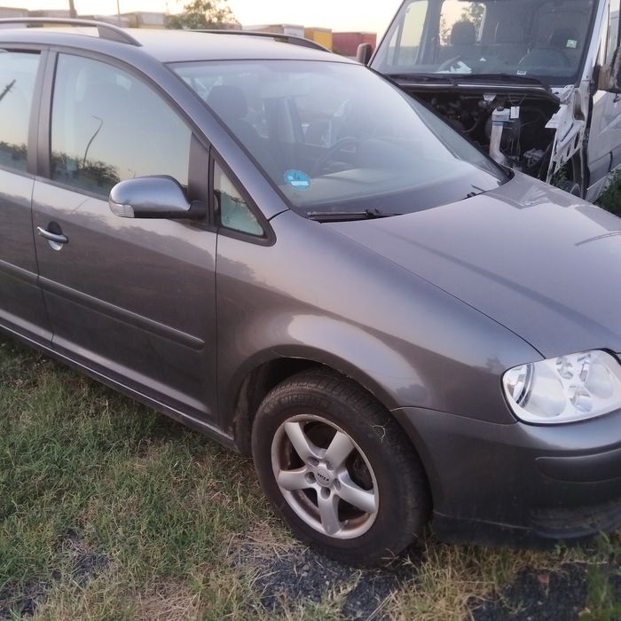 Aripa dreapta Vw Touran an 2003-2008