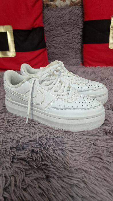 Adidasi Nike, mărimea 38.