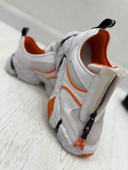 Женская обувь кроссовки и балетки